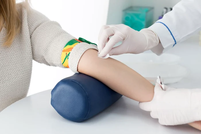 Sute de persoane testate în cadrul Caravanei medicale suferă de afecțiuni precum diabet, hipertensiune sau colesterol mare