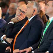 Ilie Bolojan, Kelemen Hunor și Viktor Orban la Congresul UDMR FOTO Inquam / Simion Tătaru