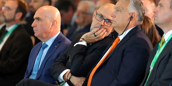 Ilie Bolojan, Kelemen Hunor și Viktor Orban la Congresul UDMR FOTO Inquam / Simion Tătaru 