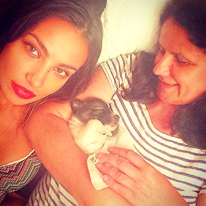 Slătineanca şi-a postat pe Facebook o imagine cu mama ei