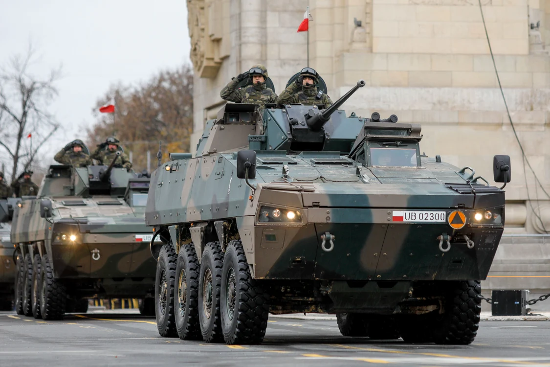 Ucraina cumpără 100 de vehicule blindate multirol Rosomak FOTO Mircea Moira/Shutterstock