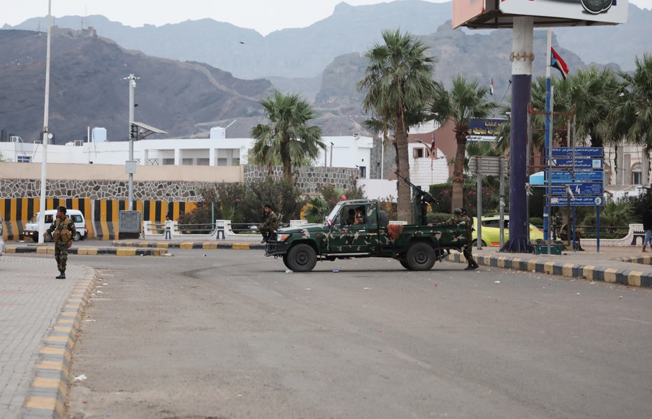 Tensiuni între Arabia Saudită și Emiratele Arabe Unite pe seama avansului separatiștilor. Forțele saudite au bombardat orașul Mukalla 