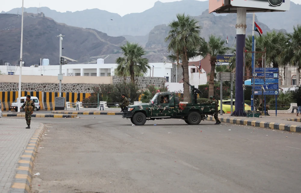 Tensiuni între Arabia Saudită și Emiratele Arabe Unite pe seama avansului separatiștilor. Forțele saudite au bombardat orașul Mukalla