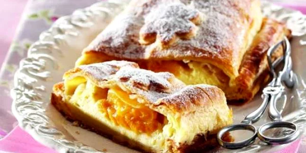strudel cu caise