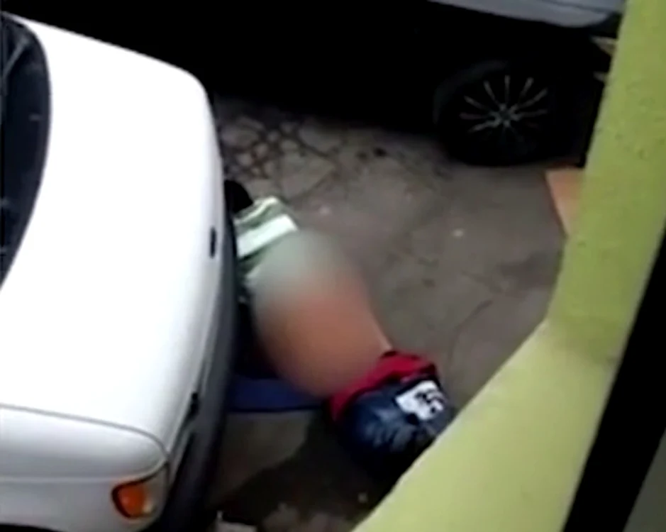 N-a făcut sex cu nimeni de pe stradă, ci cu strada însășiFoto captură foto/Metro.co.uk