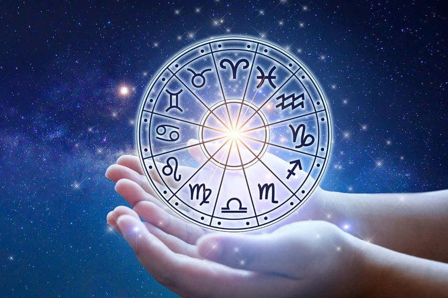 Horoscop marți, 23 ianuarie. Care sunt nativii favorizați de astre și cine va avea parte de experiențe neplăcute
