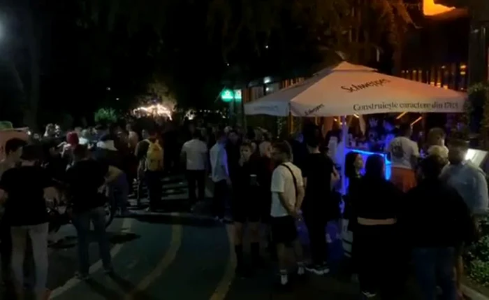 Sute de oameni au participat sâmbătă seara la o petrecere în Herăstrău