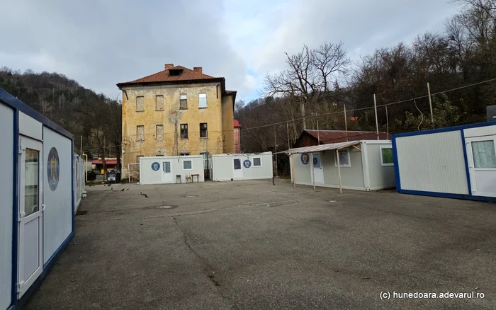 Containere din Aninoasa. Foto: Daniel Guță