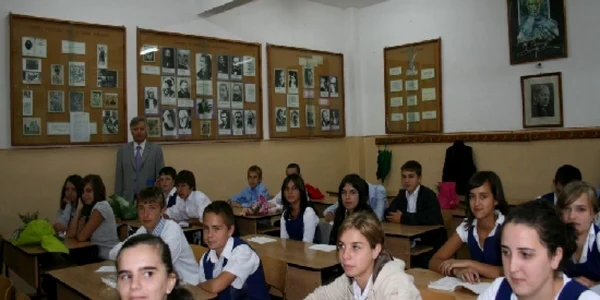 Tălpile elevilor mureşeni vor fi "amprentate"