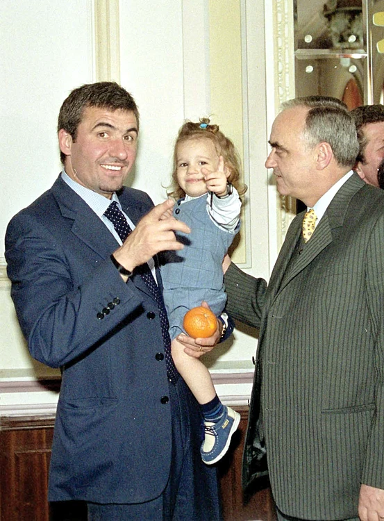 2000: Ianis Hagi, la botez, cu plete
