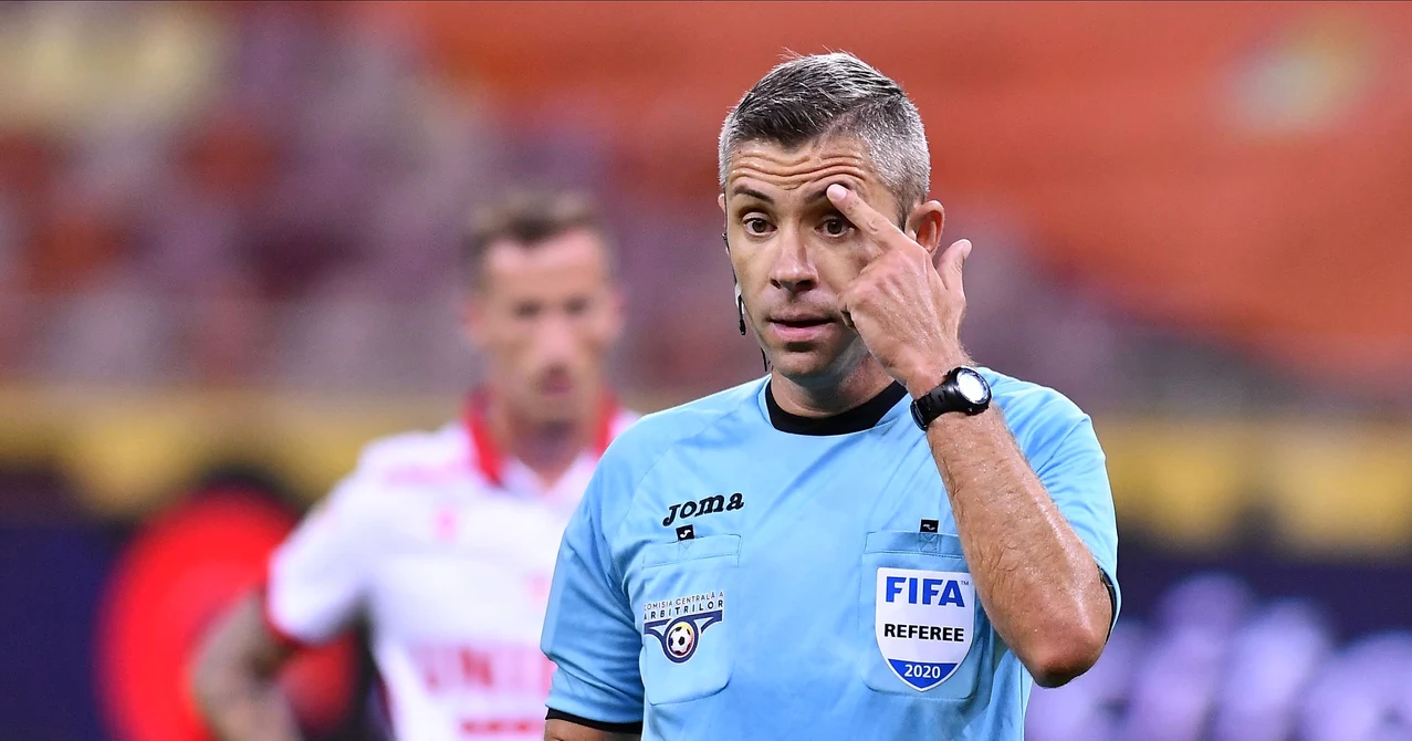 Radu Petrescu, premiat cu o delegare la un meci din Cipru. Foto EPA EFE