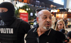 Gradu Cârpaci este însoțit de polițiști pe aeroportul internațional Henri Coandă din Otopeni, 27 iulie 2026 Inquam Photos George Călin4 jpg