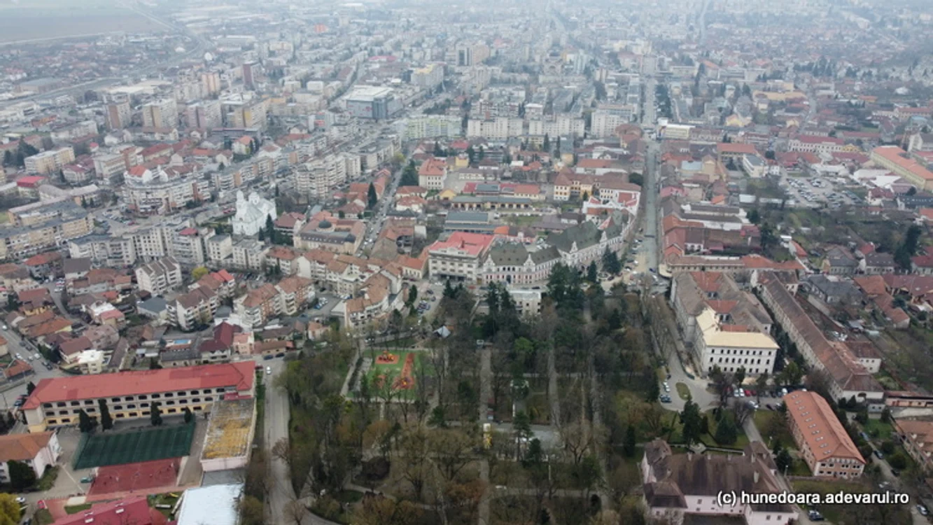 Deva, văzută de la Cetatea Devei. ADEVĂRUL