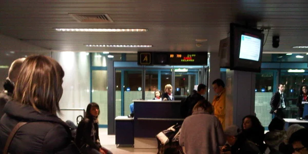 Pasagerii au fost anunțați în aeroport că zborul a fost amânat