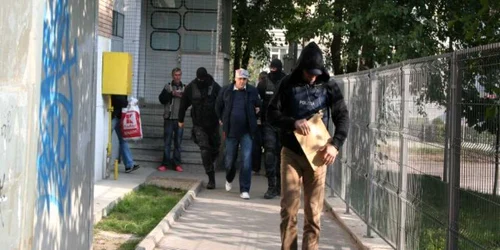 Inculpaţii arestaţi ieri sunt implicaţi în reţeaua înfiinţată de clanul Clămparilor