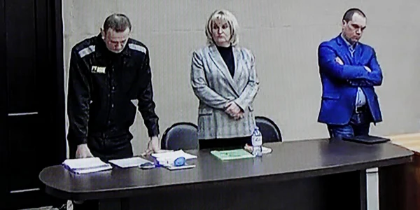 Aleksei Navalnii insotit la proces de avocata sa Olga Mihailova FOTO EPA-EFE