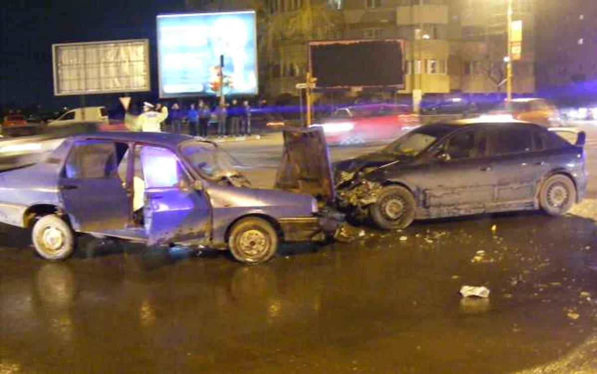 Constanţa: Cele două autoturisme au fost grav avariate