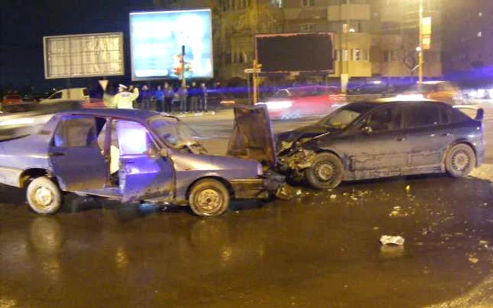 Constanţa: Cele două autoturisme au fost grav avariate