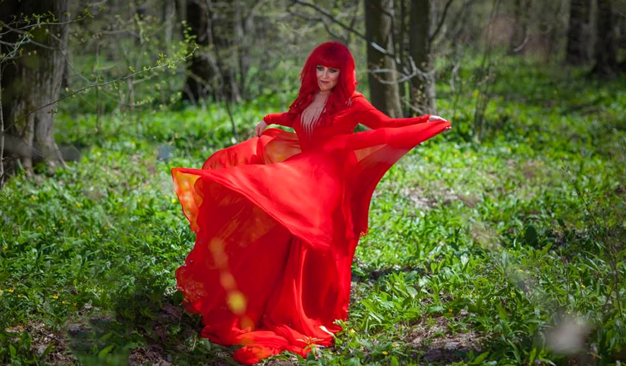 
    Annely Cole a lansat recent un nou videoclip al piesei Bamboleo, împreună cu Hevito   