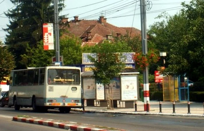 Motorina era scoasă din rezervorul autobuzului cu un furtul