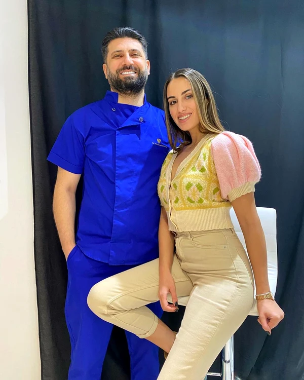 Andreea Stravoiu, alături de medicul său stomatolog