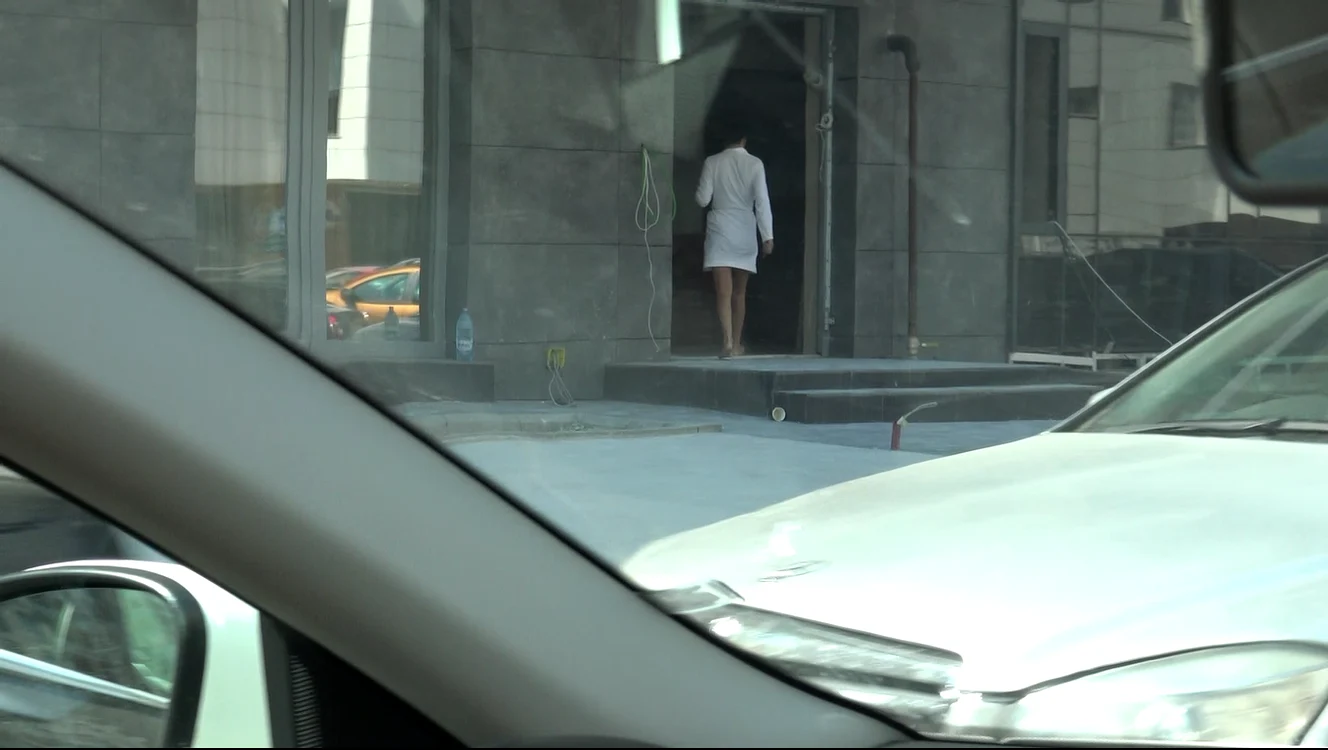 Ioana Năstase, soția lui Ilie, are și ea apartament în același bloc