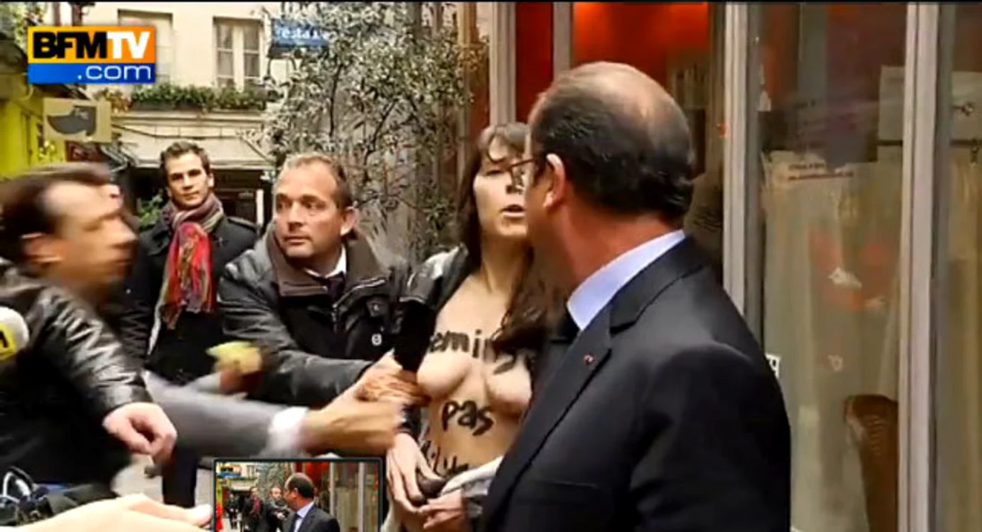 Francois-Hollande şi-a păstrat zâmbetul în timpul "atacului"