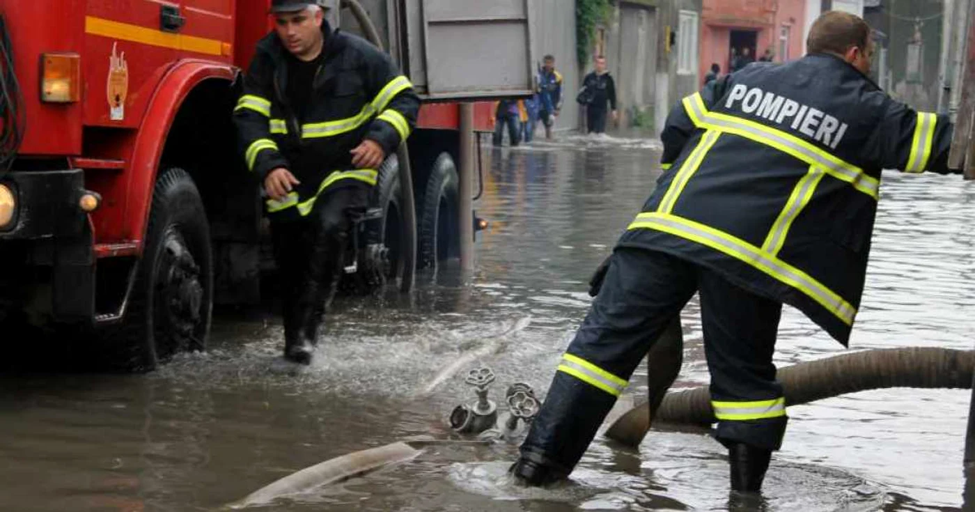 Peste 35 de litri de apă s-au acumulat în mai puţin de 40 de minute de ploaie