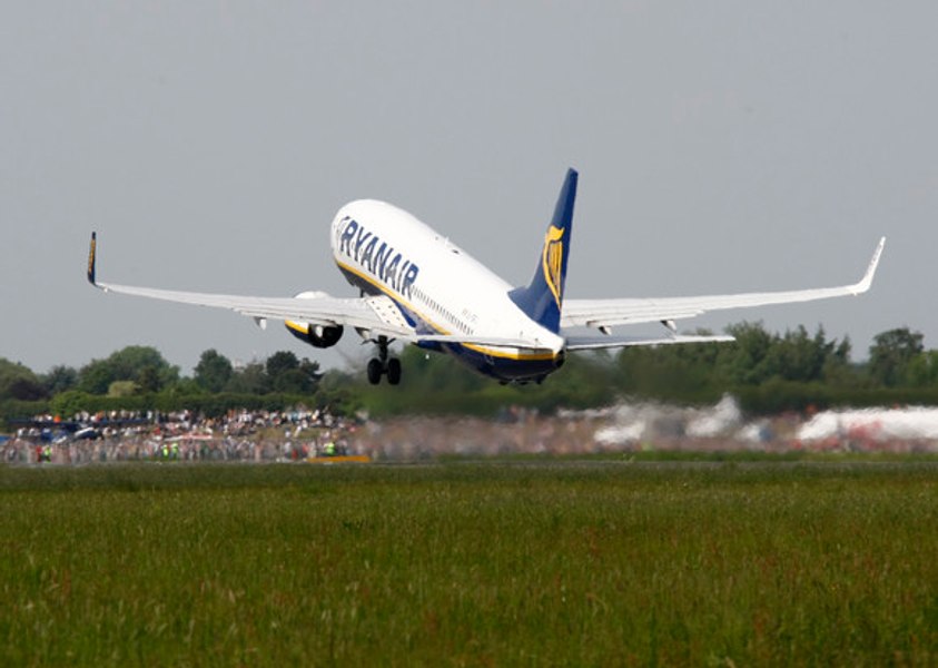 Un zbor Ryanair de la Manchester la Londra, redirecționat către Budapesta din cauza furtunii Isha