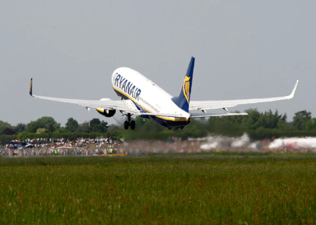 
    O echipă medicală a fost solicitată, sâmbătă, la aterizarea cursei Ryanair de pe ruta Tel Aviv - Bucureşti, întrucât un pasager avea unele simptome de gripă  