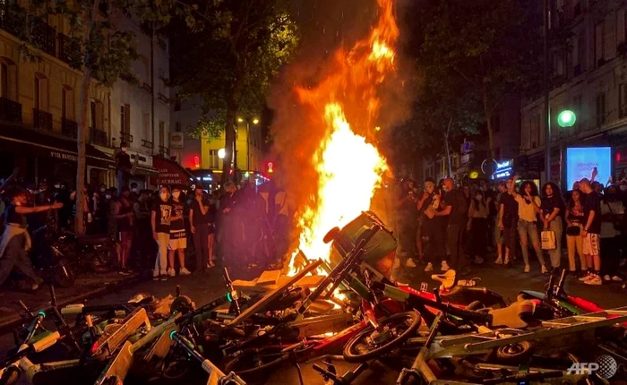 Proteste violente la paris