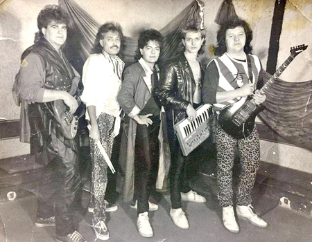 A cântat cu trupa ”Compact” în perioada 1988 1995 jpeg
