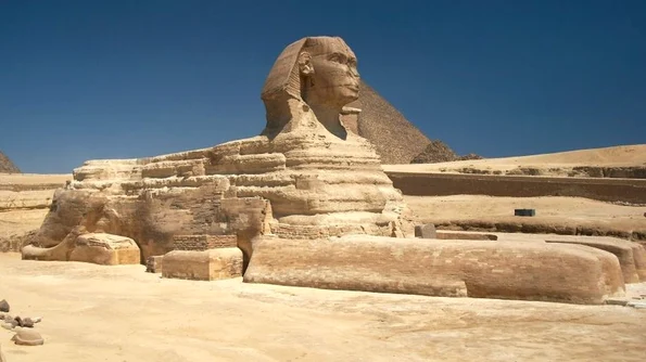 Sfinxul statuia gigantică sub forma de leu cu cap de om jpeg