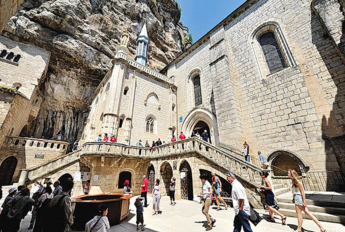 A fost furată pe 22 iunie din stânca Templului din Rocamadour. FOTO: Facebook/Shutterstock