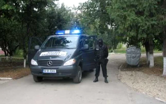 Poliţiştii de frontieră au predat dosarul penal către colegii de la Rutieră. Foto: Adevărul