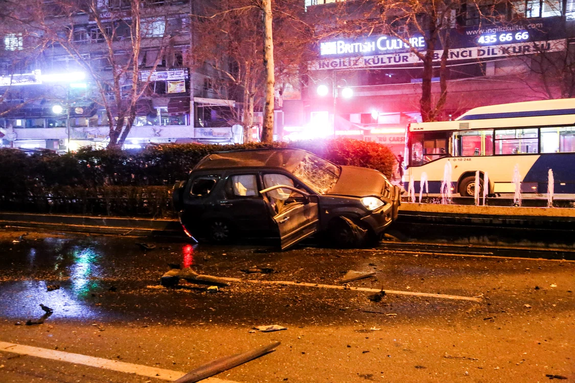 
    O maşina a explodat duminică în AnkaraFoto: Getty  