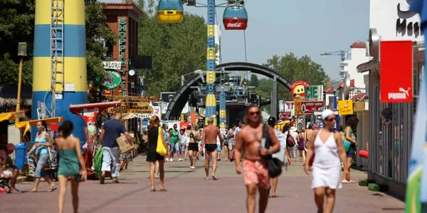 Turiştii ar putea plăti mai mult pentru o vacanţă