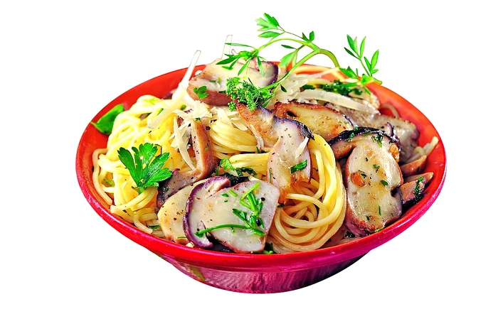 spaghete cu ciuperci jpeg