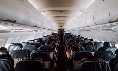 pasageri avion jpg