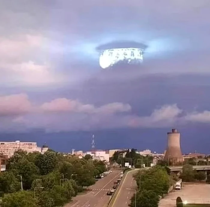 Imaginea a fost prezentată ca fiind surprinsă în apropierea ambasadei SUA în România FOTO Captură