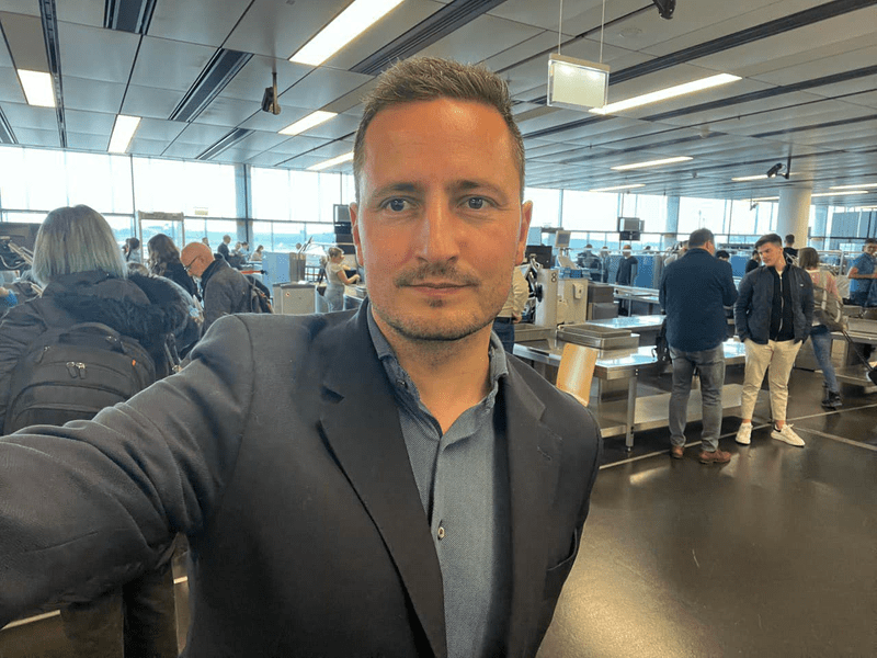 Austrieci acuzați de discriminarea românilor pe aeroportul din Viena