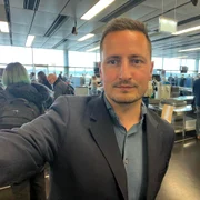 Nicu Stefanuta Aeroport Viena Facebook jpg