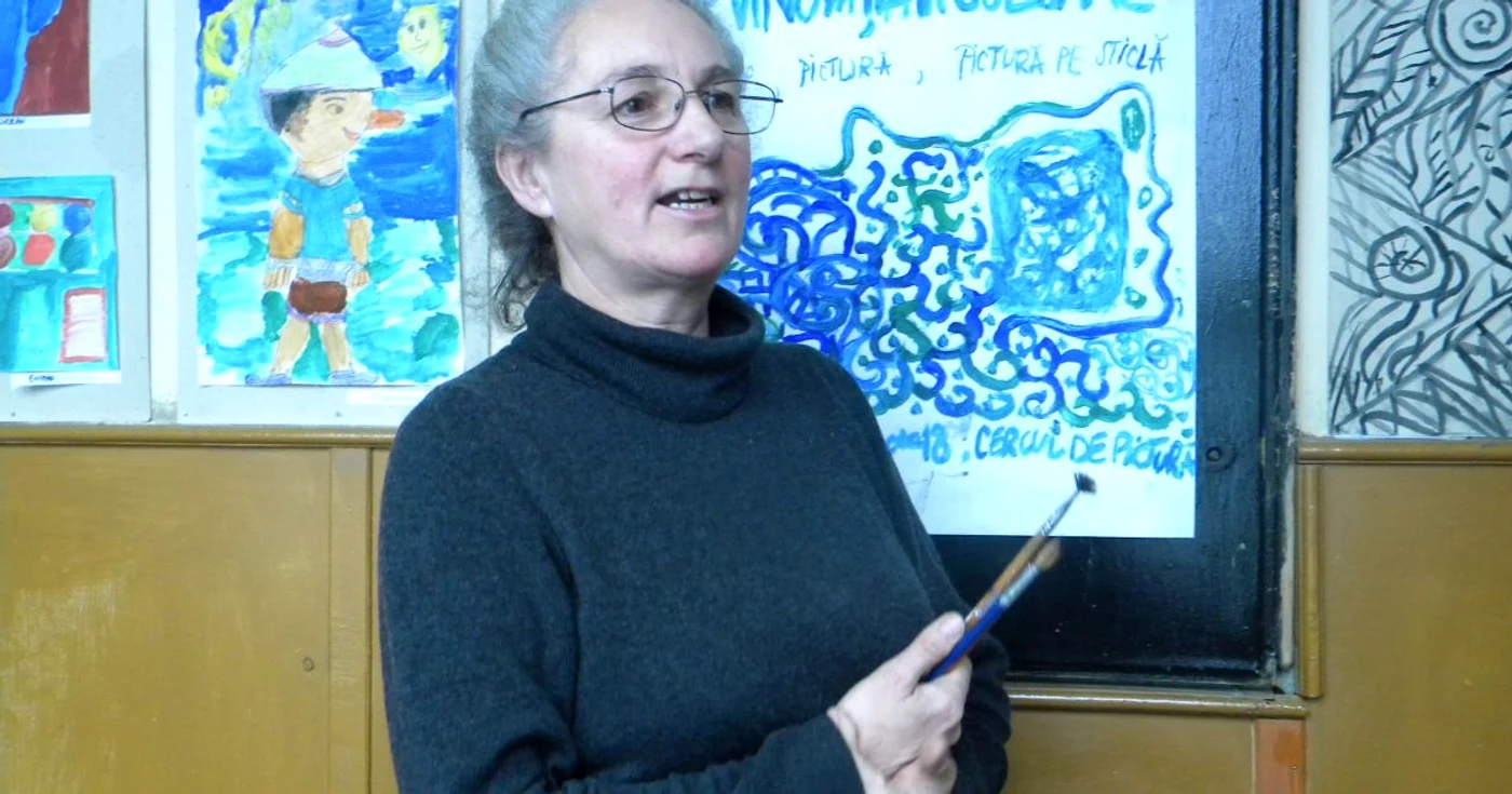 Este ataşată de cariera profesorală