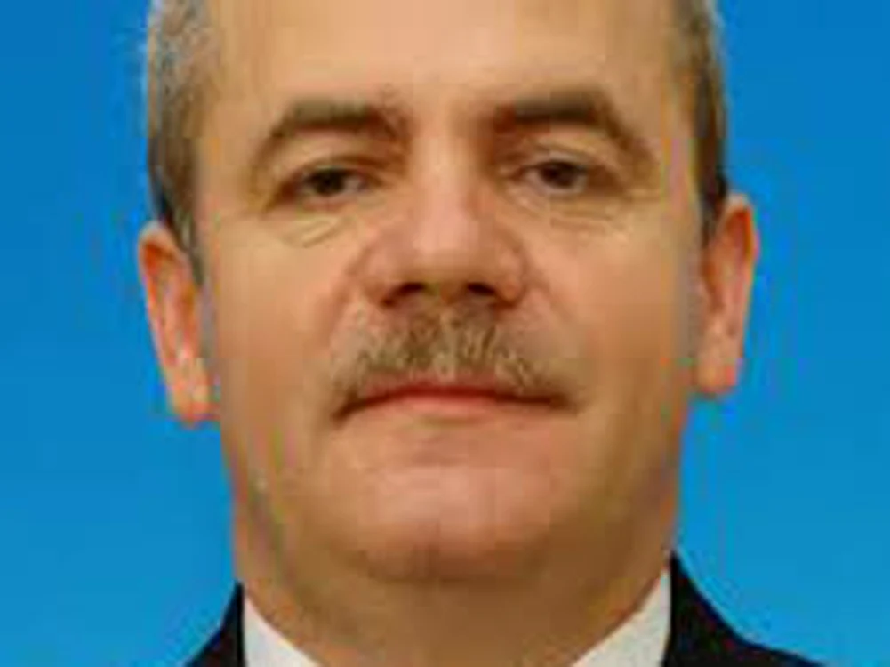 
    Deputatul Vasile Gliga și-a angajat soția la cabinetul parlamentar  