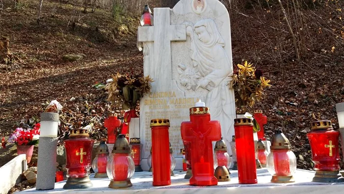 Monumentul închinat Simonei Candrea în zona Someşul Cald din Munţii Apuseni. Foto: DJ-Ice