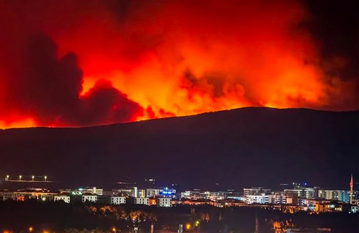 Peste 250 de persoane evacuate după un nou incendiu în Turcia FOTO: X