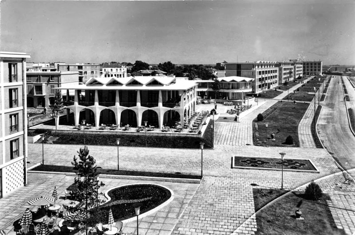 Ansamblul de odihnă situat pe faleza din Mangalia Arhivă Revista Arhitectura