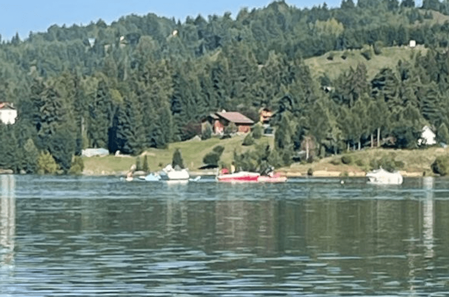 Avion de mici dimensiuni, prăbușit în lacul Colibița din Bistrița