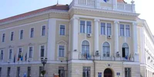 Doi consilieri judeţeni au fost găsiţi incompatibili
