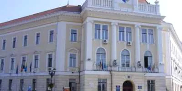 Doi consilieri judeţeni au fost găsiţi incompatibili